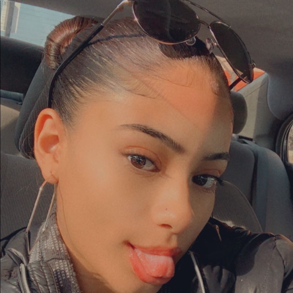 Meet your Posher, Maya